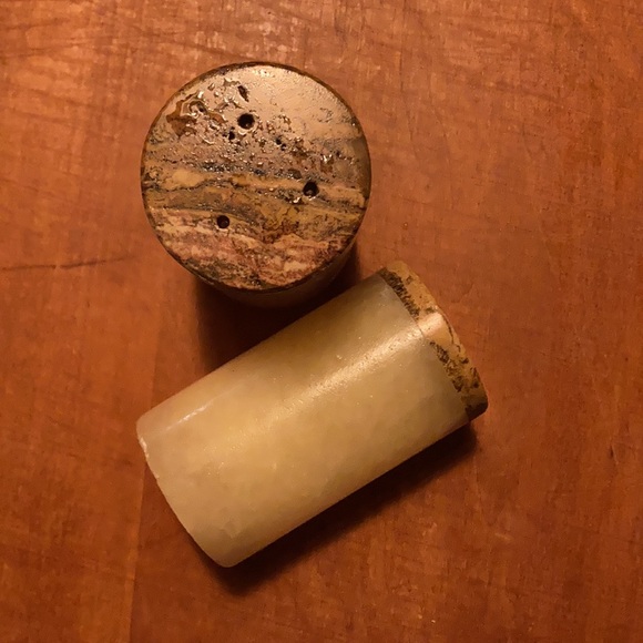 Rare Salt & Pepper Shaker Set | Marble, Quartz, Stone | Roman Style - Picture 7 of 8